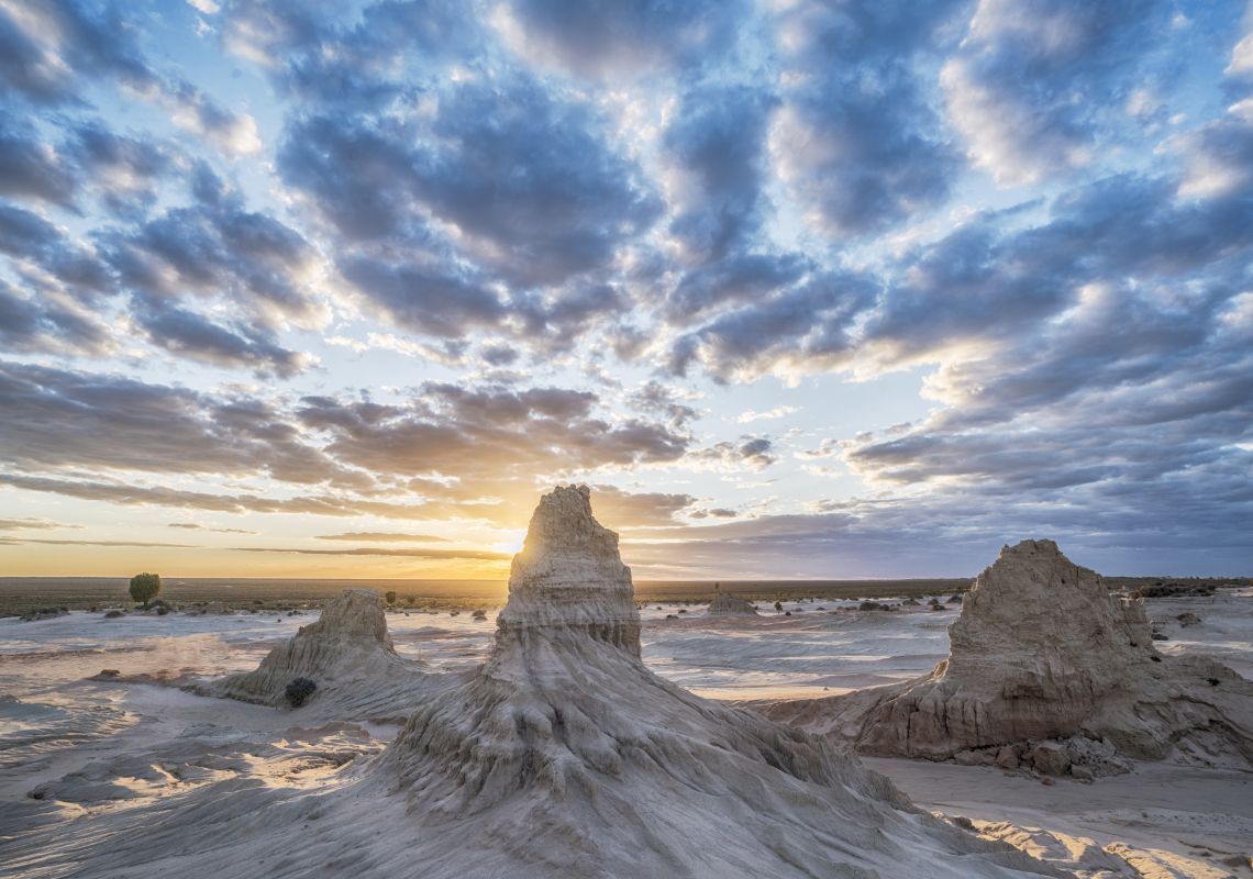 Spectacular outback landscapes showcasing the Walls of China in the World Heritage Mungo National Park